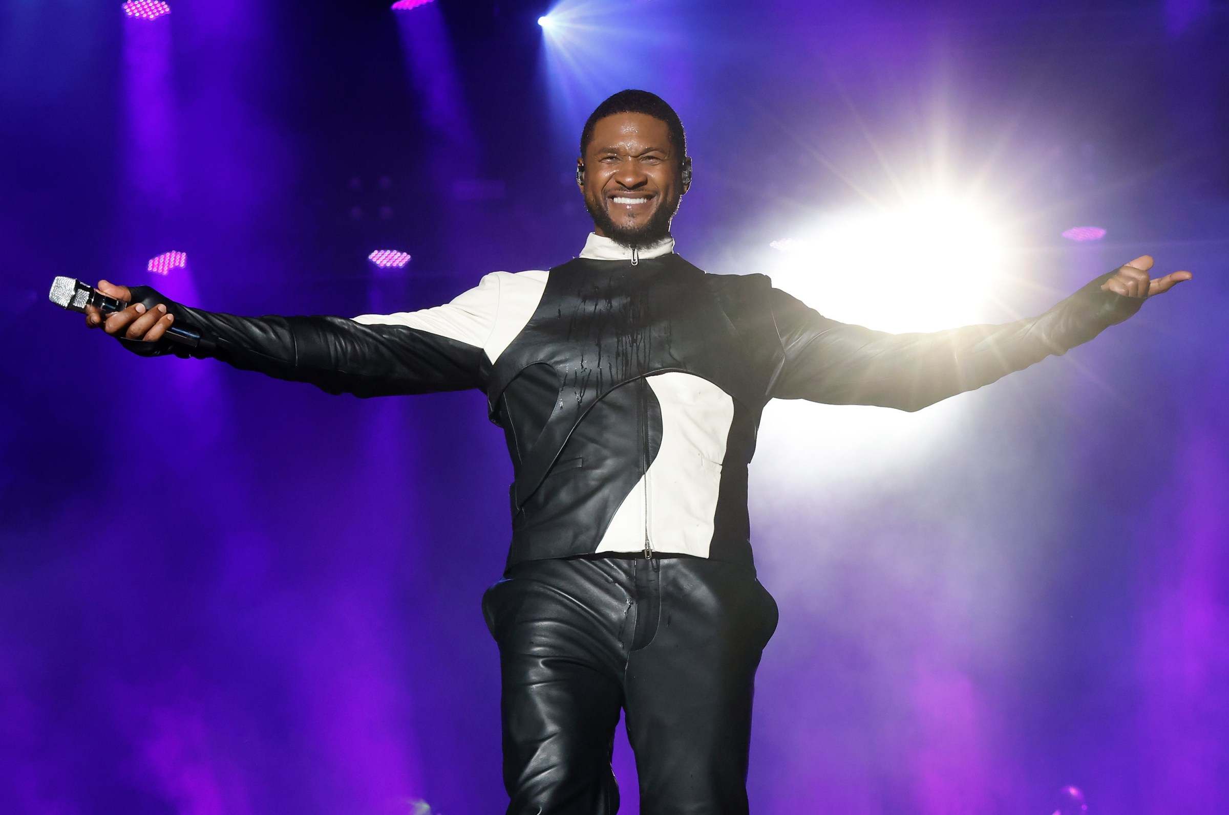 Usher dressing up as Satoru Gojo from Jujutsu Kaisen is a major win for fans